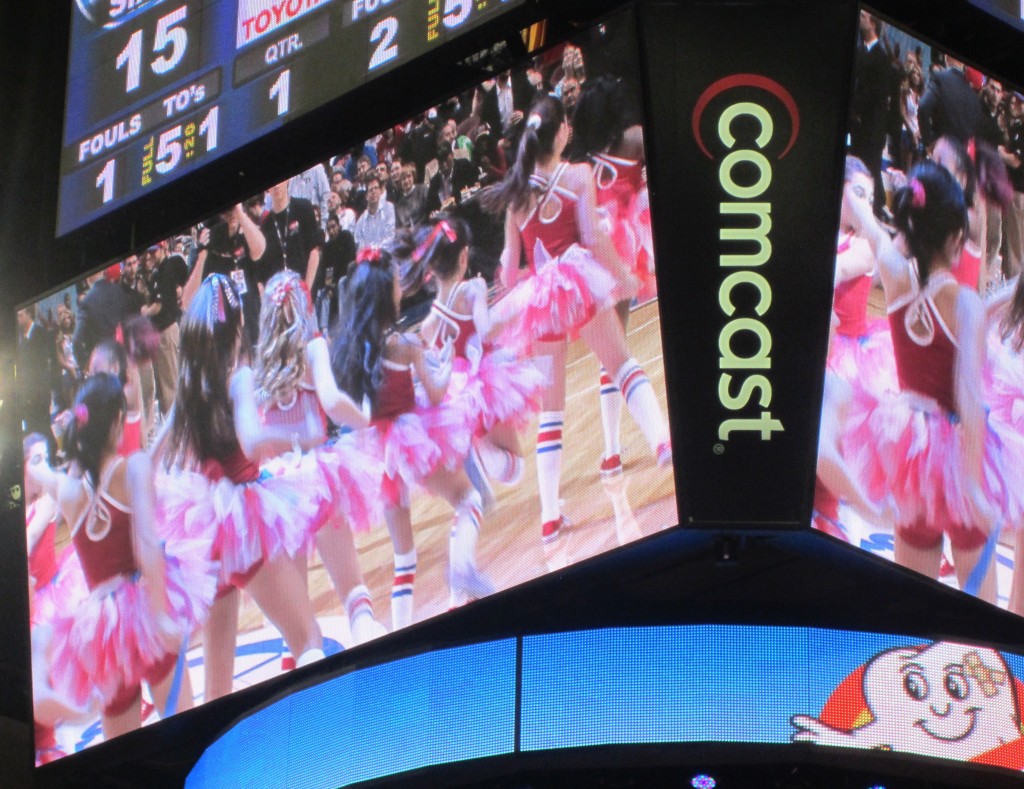 76ers game mini dancers
