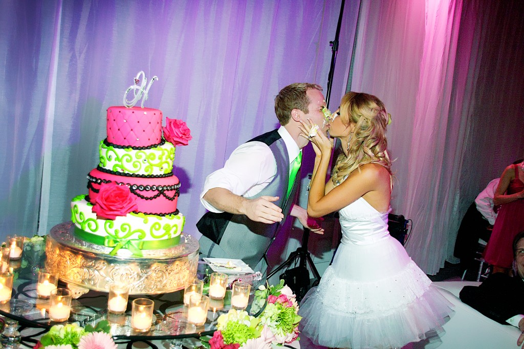 cake on the face kiss